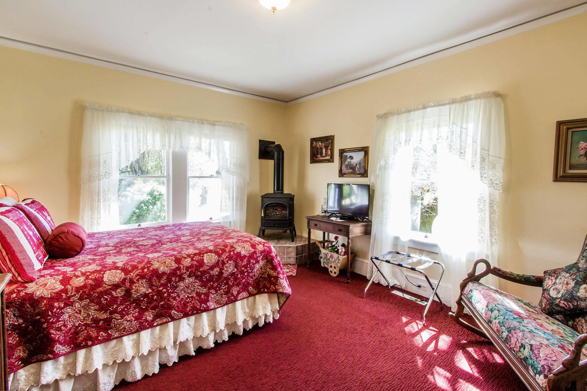 Shady Oaks Country Inn Сент-Гелена Екстер'єр фото