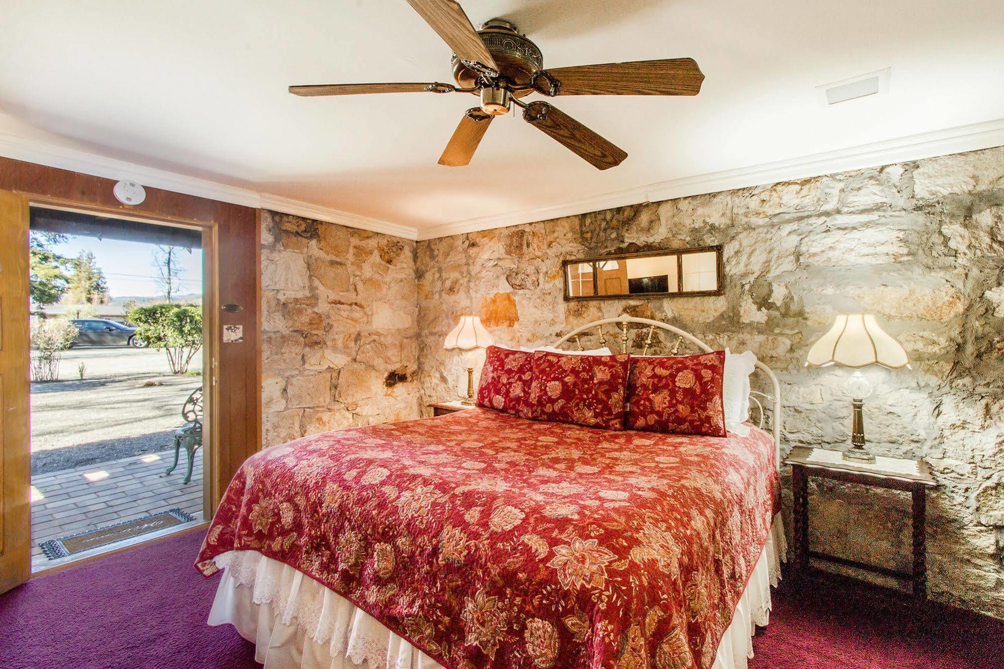 Shady Oaks Country Inn Сент-Гелена Екстер'єр фото