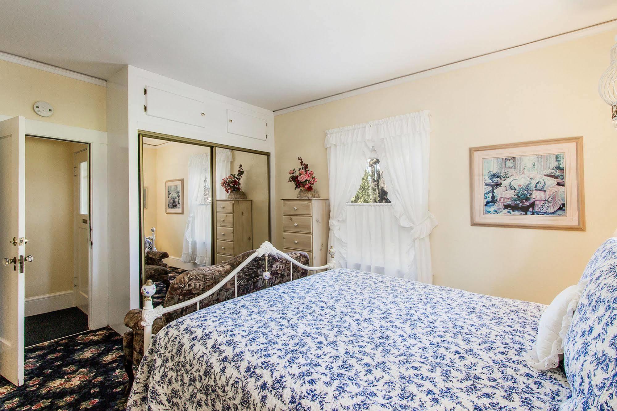 Shady Oaks Country Inn Сент-Гелена Екстер'єр фото